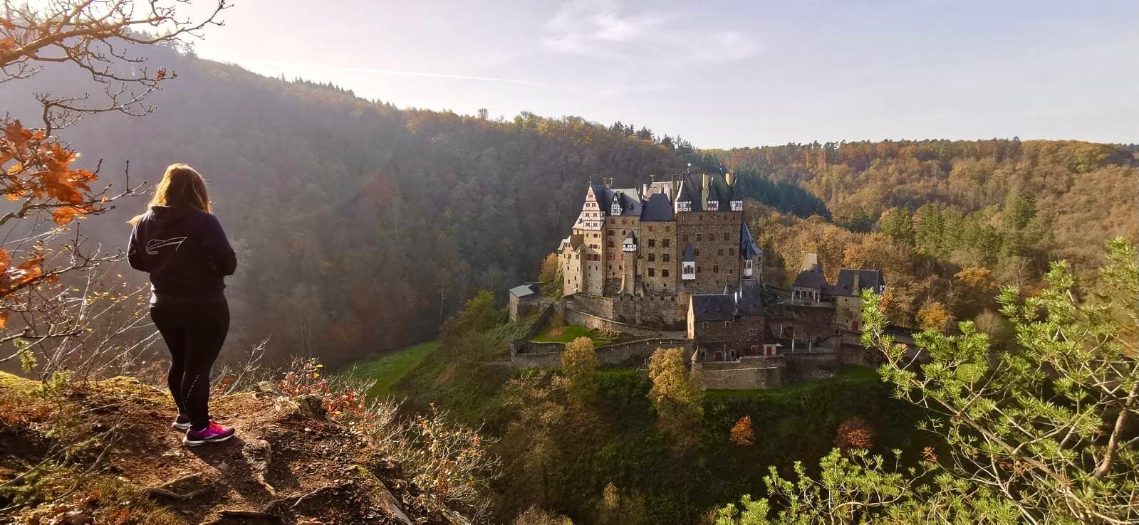 Burg Eltz und Vinothek Walter J. Oster - einschenken24.de